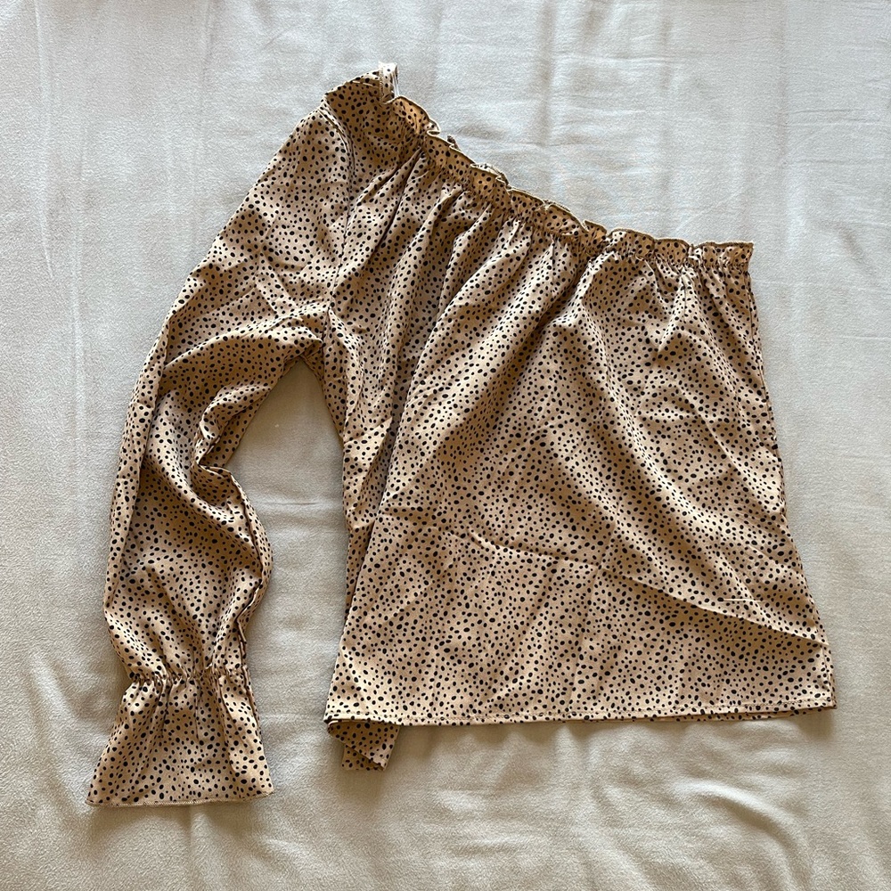 NWOT Off the Shoulder Blouse